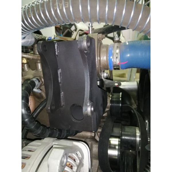 Кронштейн компрессора для Hyundai HD 78 с двигателем YC4DN c CNG (метан), под компрессор SD 5H14/7H15